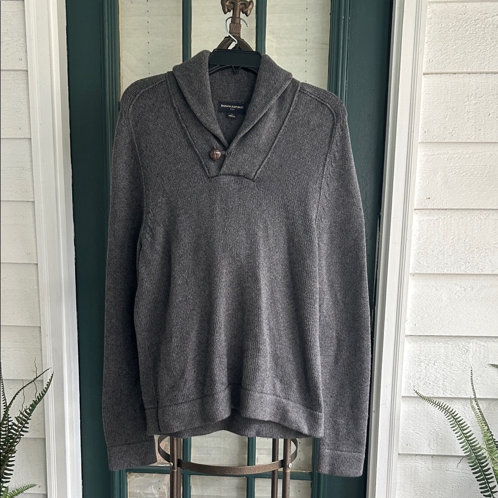 Banana Republic Dark Gray V-Neck Sweater Small
